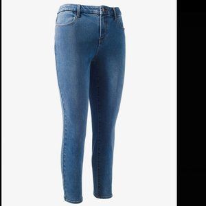 Chico's Perfect Stretch Girlfriend Slim Leg Anklet